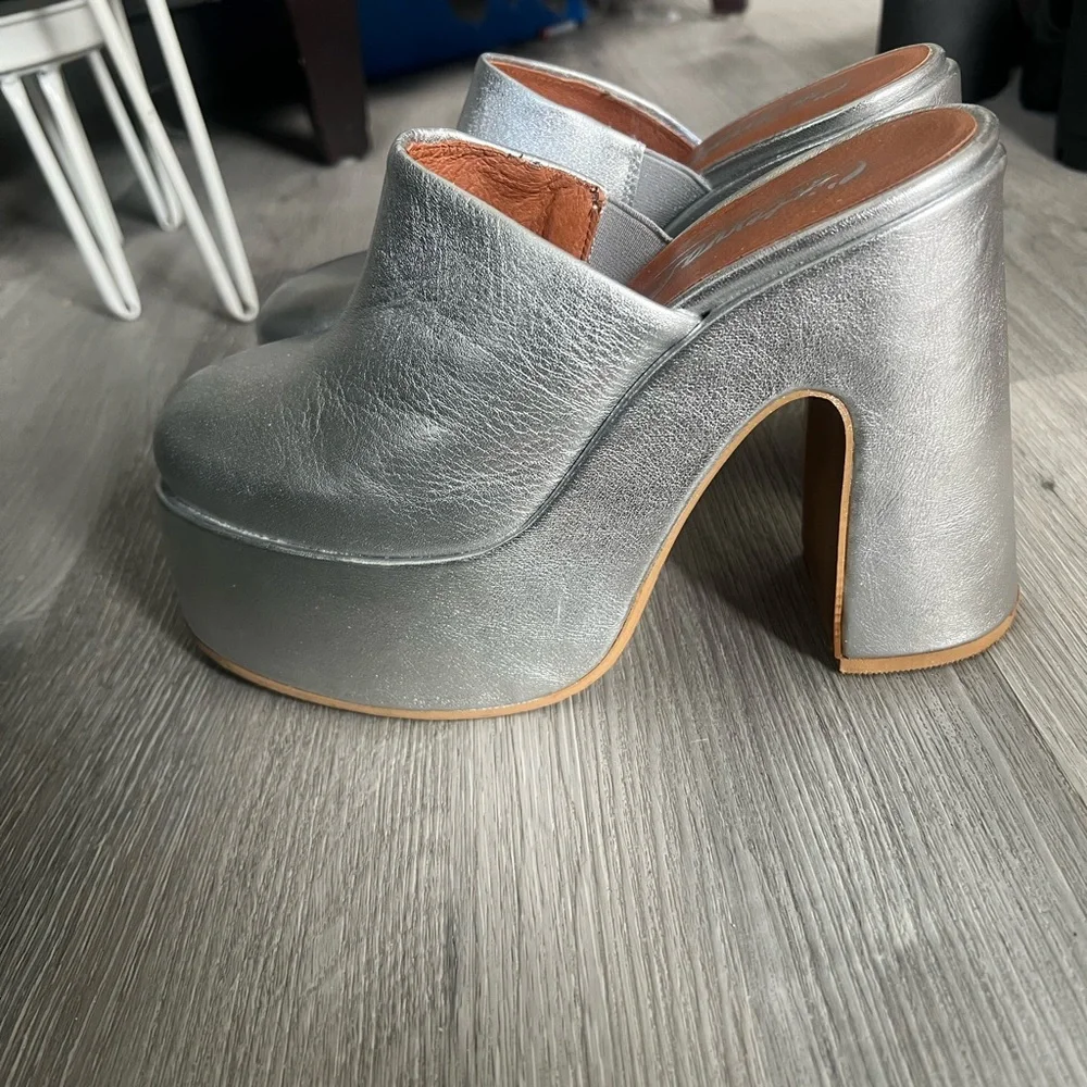 L'INTERVALLE Metallic Leather Platform Mules - Picture 5 of 5